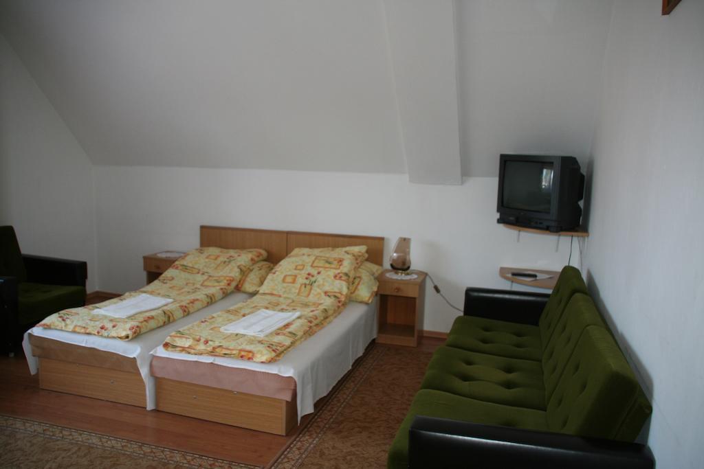 Parton Hotel & Bowling Tiszakécske Pokój zdjęcie