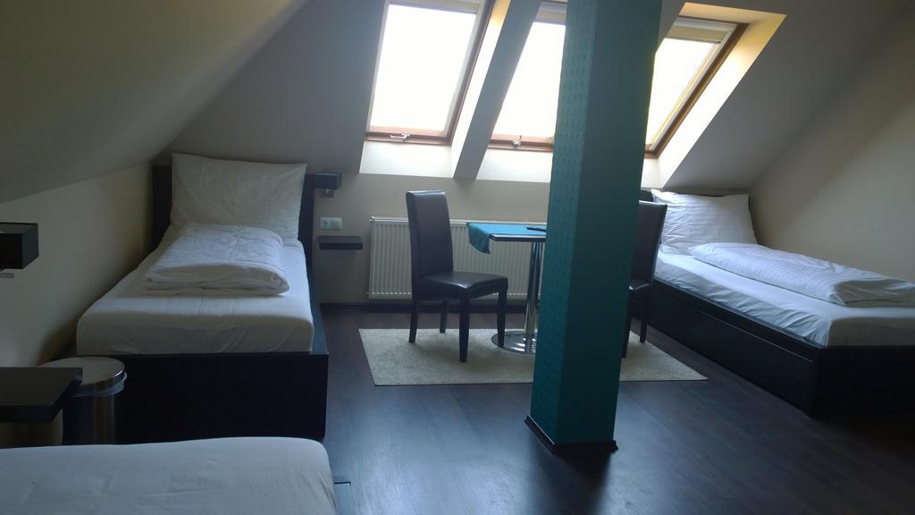 Parton Hotel & Bowling Tiszakécske Pokój zdjęcie